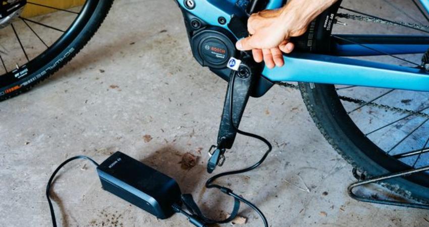 hoe laad je elektrische fiets batterij op